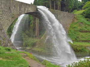 通潤橋